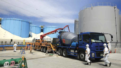 Figura 05: Tanques da usina nuclear que armazenam toneladas de água contaminada usada para resfriar os reatores destruídos em 2011.