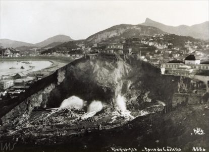 Morro do Castelo parcialmente demolido. Foto: Augusto Malta/Acervo IMS. (2)