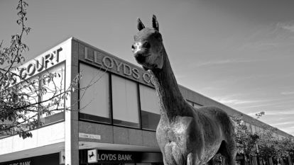 Lloyds Bank, Lloyds Court na cidade de Milton Keynes, Inglaterra - Foto de Nigel Cox (3)