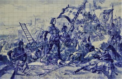 Azulejo do saguão da Estação São Bento de comboios mostrando o infante D. Henrique na batalha pela conquista de Ceuta, Porto, Portugal. (2)