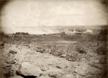 ’’Ataque e incêndio em Canudos’’, 1897. Foto: Flávio de Barros. Acervo Museu da República/ Imagem recuperada digitalmente pelo Instituto Moreira Salles. (9)