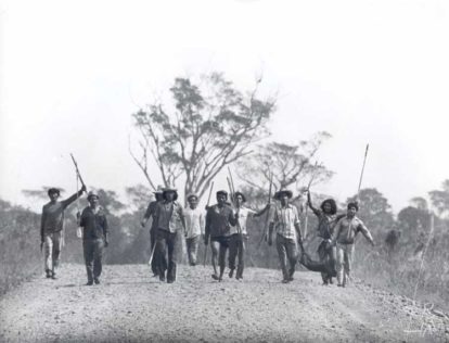 Kaingang contra colonos em Nonoai - Foto de Assis Hoffman, 1978(1)