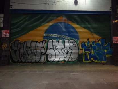 Graffiti em porta de loja de autopeças na Av. Rio das Pedras - Feito por SantoS_sg  (4)