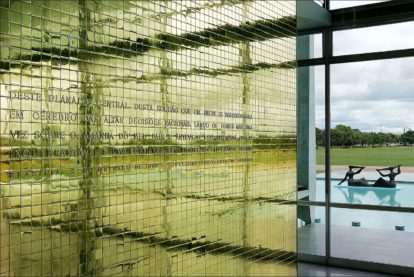 Hall de entrada do Palácio da Alvorada com frase de Juscelino Kubitscheck sobre o Planalto Central. Foto: Ricardo Stuckert. (1)