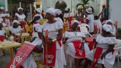 Grupo Maria Felipa, do Distrito da Gameleira, Itaparica — Foto: MILTON MOURA via BBC (2)