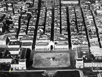 Praça do Comércio na primeira metade do século XX (Horácio Novais, Biblioteca de Arte da Fundação Calouste Gulbenkian).