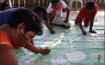 Povo Munduruku produzindo o Mapa da Vida. (3)