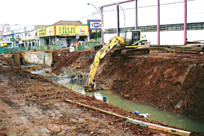 Obras de canalização na região do Mercado Municipal, 2002 Foto: Acervo CDCC USP (3) 